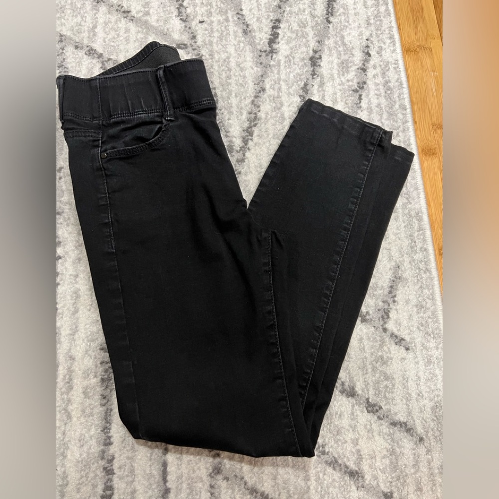APT 9 Black Jeans High Waist Size 8. Elastic Waist - high waist.